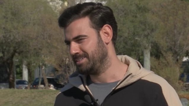 Ο Νίκος Πολυδερόπουλος παραδέχεται: "Ήταν ξαφνικό ότι τελειώνουν οι 8 Λέξεις"