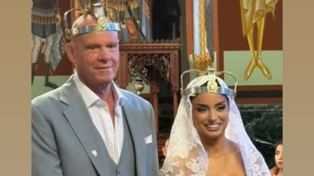 O λόγος που η Ελπίδα Ιακωβίδου και ο Τζώνη Καλημέρης στέφθηκαν με κορώνες στην γαμήλια τελετή