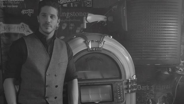 Νίκος Οικονομόπουλος: Αυτό είναι το νέο του video clip «Είναι κάτι λαικά»: Φωτογραφίες από τα γυρίσματα