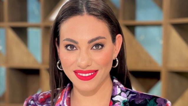 Η Ευρυδίκη Βαλαβάνη ανοίγει το ζεστό διαμέρισμά της - Η γωνιά με το τζάκι του σπιτιού