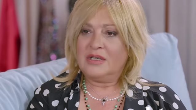 Τζόυς Ευείδη
: Αποκάλυψε για πρώτη φορά πού οφείλεται η βραχνή φωνή της