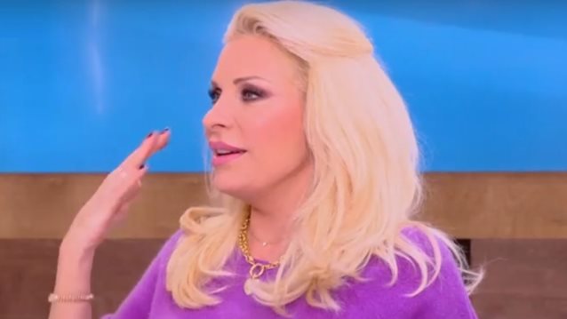 Οι επικές ατάκες της Ελένης Μενεγάκη: &quot;Είναι οι γλύκες που μου κάνεις πριν φύγεις&quot;