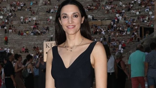 Η Κατερίνα Ευαγγελάτου φόρεσε την πιο ωραία φούστα του καλοκαιριού