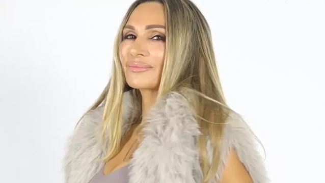 Ελένη Πετρουλάκη | Ποζάρει με τις τέσσερις πανέμορφες κόρες της στα χιόνια