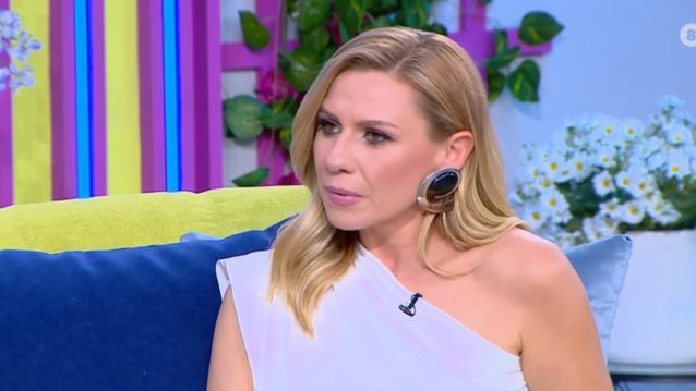 Συγκινήθηκε on air η Κατερίνα Καραβάτου για την κόρη της - "Μου είπε ο μπαμπάς να τον βοηθήσω"