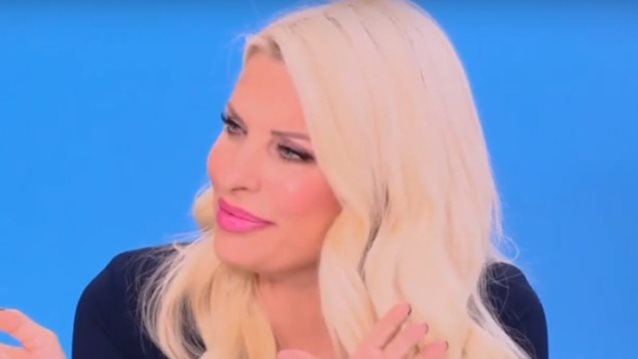 Ελένη Μενεγάκη: &quot;Προσπαθώ να με κρατάω - Τα λες στο σπίτι, τα λες και δημόσια;&quot;