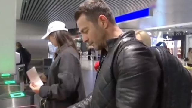 Γιώργος Αγγελόπουλος και Δήμητρα Βαμβακούση στην πρώτη εμφάνιση μετά το θάνατο της μητέρας του