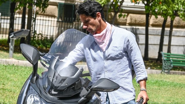 Easy Rider ο Πάνος Βλάχος! Οι paparazzi φωτογραφίες στο κέντρο της Αθήνας