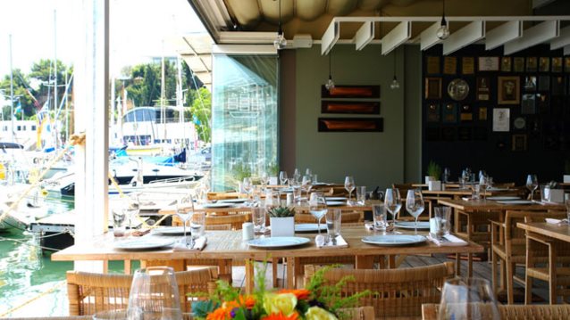 Χριστούγεννα Στο Βαρούλκο Seaside: Γεύσεις εμπνευσμένες από θάλασσα