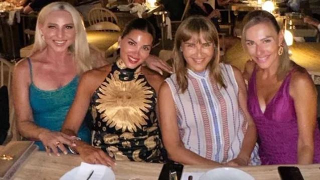 Μάρα Ζαχαρέα, Σταματίνα Τσιμτσιλή, Τίνα Μεσσαροπούλου | Ξεφάντωσαν σε γνωστό στέκι της Πάρου