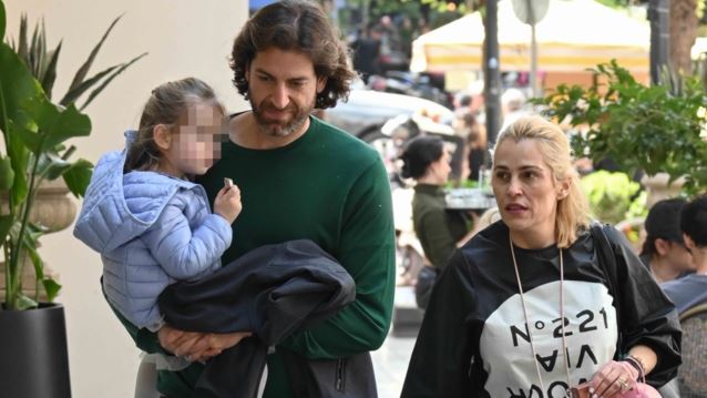 Τζένη Μπότση &amp; Αλέξανδρος Μιχαλάς σε καθημερινά στιγμιότυπα με την κόρη τους