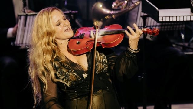 Η Ευανθία Ρεμπούτσικα έρχεται στο Θέατρο Παλλάς και &quot;Η Νύχτα Χορεύει Βαλς&quot;