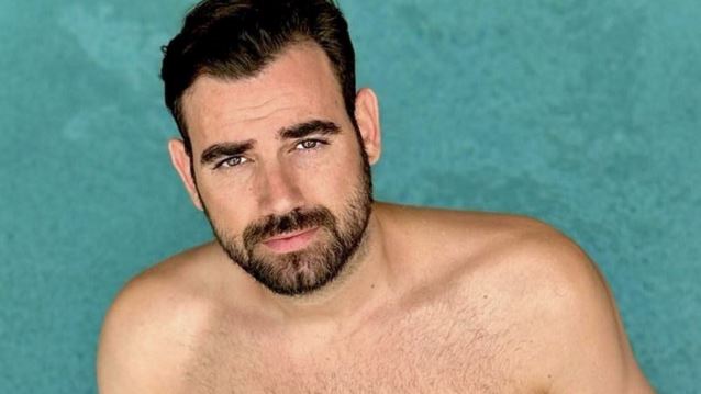 Ο Νίκος Πολυδερόπουλος σε νέο eye candy post μέσα στην πισίνα