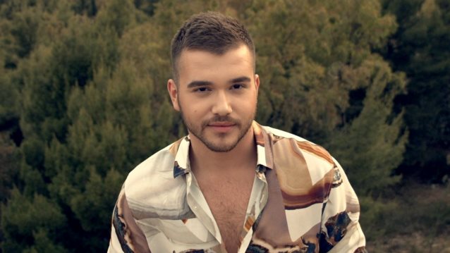 Γιαννης Γιαννατσης : Κανει ντεμπουτο στο τραγουδι και μπαινει «Στον ρυθμο»