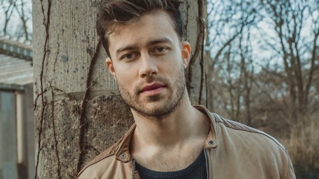 Joel Cederberg: Ποιος είναι ο Σουηδός ηθοποιός του «Περιμένοντας τη Νονά»;
