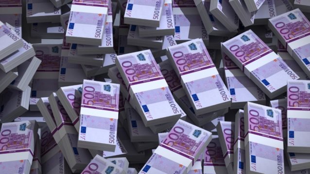 Έθαψε 500ευρα για να μην τα κλέψουν αλλά αχρηστεύτηκαν: Η απίστευτη ιστορία 48χρονου επιχειρηματία