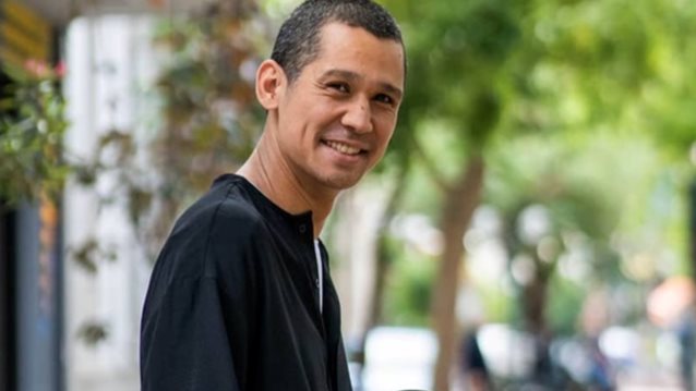 Αγνώριστος ο Σωτήρης Κοντιζάς  με μακριά μαλλιά 13 χρόνια πριν