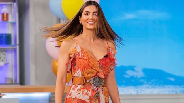 Η Σταματίνα Τσιμτσιλή με maxi φόρεμα που μπορείς να μετατρέψεις και σε φούστα