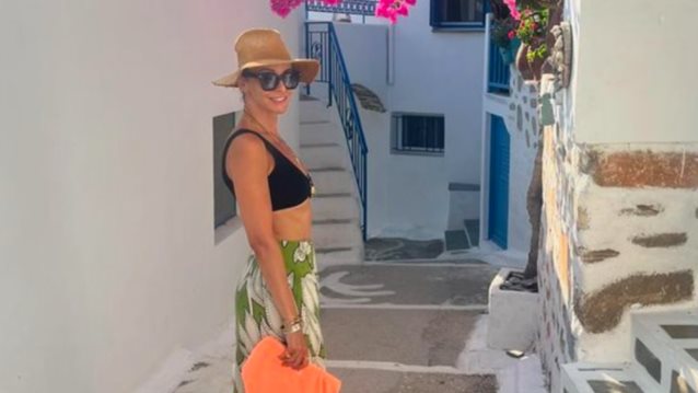 Το φωτογραφικό άλμπουμ της Μπέττυ Μαγγίρα από τις διακοπές της στην Αμοργό