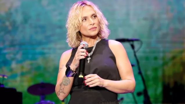 Με λευκό μπικίνι η Ελεωνόρα Ζουγανέλη | Ξεκίνησε τις διακοπές στη Μύκονο με τον Νίκο Συρίγο