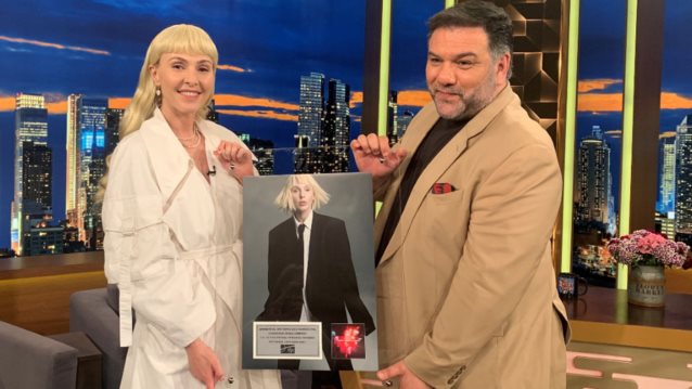 Τάμτα | Το "Δεν είσαι εδώ" έγινε πλατινένιο στον αέρα του The 2Night Show