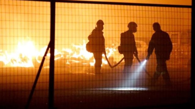 Πύρινος εφιάλτης στις Αχαρνές: Κάηκαν εργοστάσια ξυλείας και πλαστικών - Τεράστιες οι υλικές ζημιές [εικόνες - βίντεο]