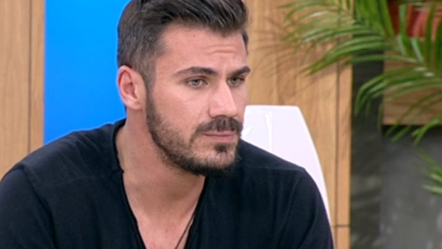 Άκης Πετρετζίκης

: Η συνέντευξη στη Μενεγάκη: «Το MasterChef με έριξε επαγγελματικά. Στεναχωρήθηκα πάρα πολύ»