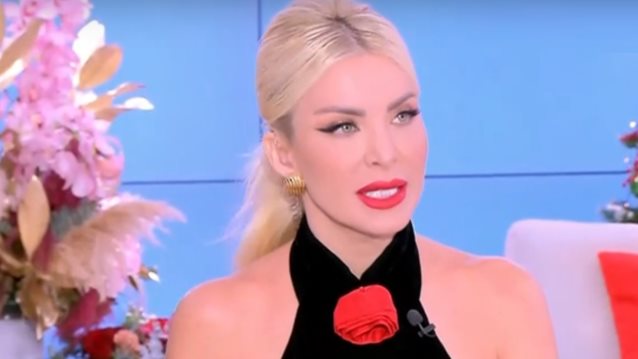 Ενοχλημένη η Κατερίνα Καινούργιου με τα πλάνα του Στέλιου Ρόκκου στην κηδεία του αδερφού του: &quot;Ζητάω συγγνώμη&quot;