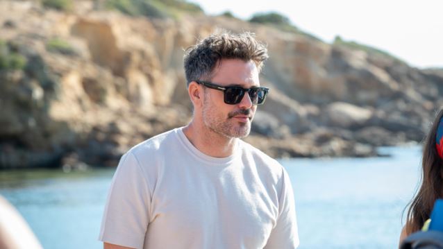 Το hot πρόσωπο που εισβάλλει στο &quot;Hotel Ελβίρα&quot; του Mega