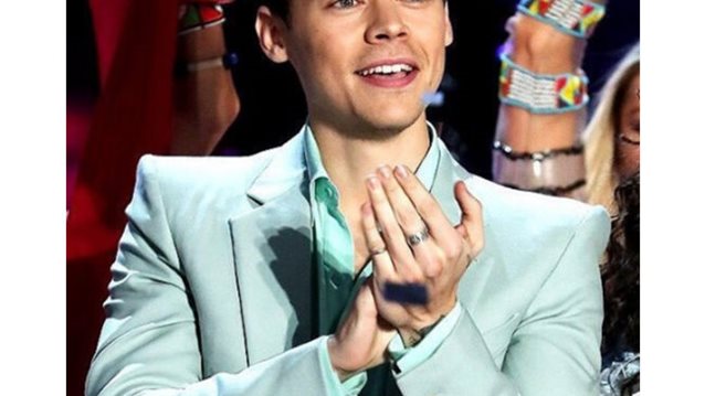 Harry Styles: Εμφανίστηκε στο show της Victoria’s Secret
