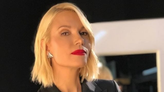 Βίκυ Καγιά
: Δίνει κάποιες σοβαρές ιδέες για καρέ μαλλιά 
