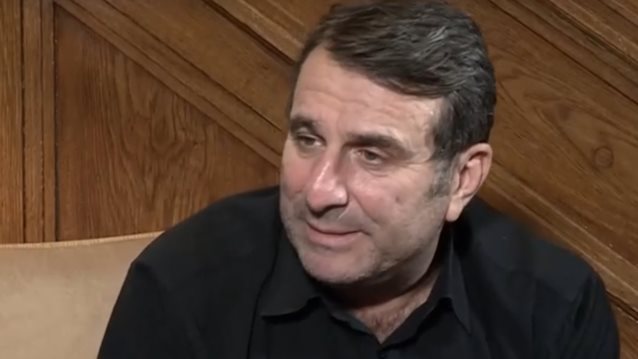 Ο Ηλίας Βαλάσης αποκαλύπτει: Έλεγαν &#39;τώρα τι δουλειά έχει αυτός&#39;