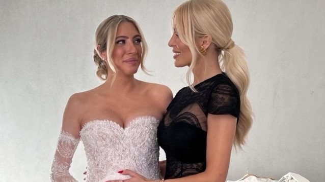 Η Κατερίνα Καινούργιου στο μαιευτήριο για τη Μαριλού Κόζαρη και τον Πάνο Μουζουράκη