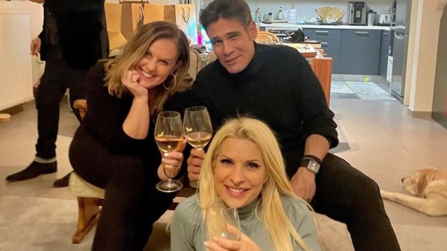 Βραδινή έξοδος για την Ελένη Μενεγάκη | Η φωτογραφία με Ουγγαρέζο και Γελαλή