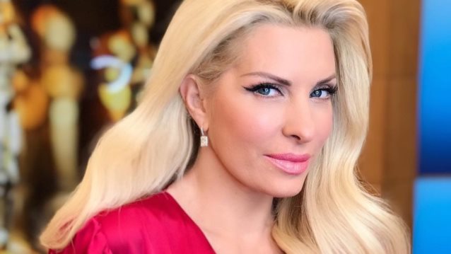 Ελένη Μενεγάκη: Γίνεται ασπίδα για την ομάδα της &amp; δηλώνει: «Μπορεί σήμερα να κάνω αυτή τη δουλειά και αύριο να μου προτείνουν κάτι άλλο...»