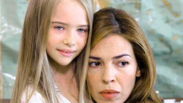 Αναστασία Τσιλιμπίου 
: Η ανατρεπτική εμφάνιση της 21χρονης σήμερα ηθοποιού σε video clip του Άρη Μακρή