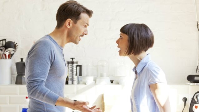 Τι λέει και τι πραγματικά εννοεί όταν είναι θυμωμένη
: Μια χρηστική μετάφραση των λεγομένων της για να γλιτώσεις τα χειρότερα.
