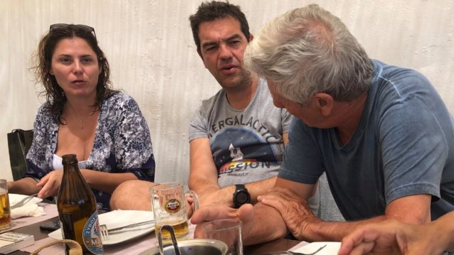 Αλεξης Τσιπρας: Διακοπες στα Κουφονησια με τη Μπαζιανα - Με βερμουδες, σαγιοναρες και χαλαρες στιγμες με μπυρες