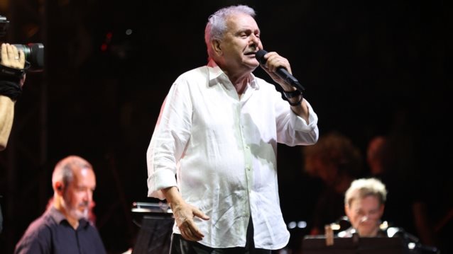 Αποσύρεται ο Μανώλης Μητσιάς από τη μουσική;