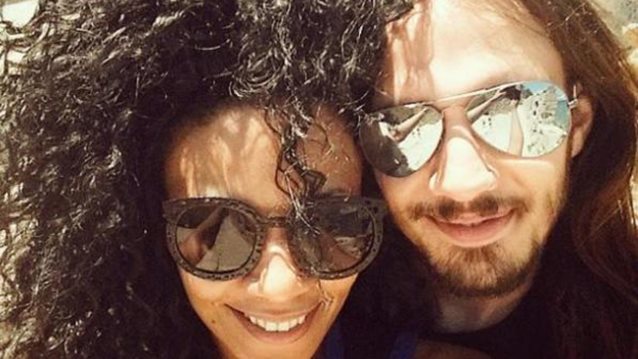 Shaya &amp; Θοδωρής Παπαντώνης: Υπογράφουν σύμφωνο συμβίωσης!