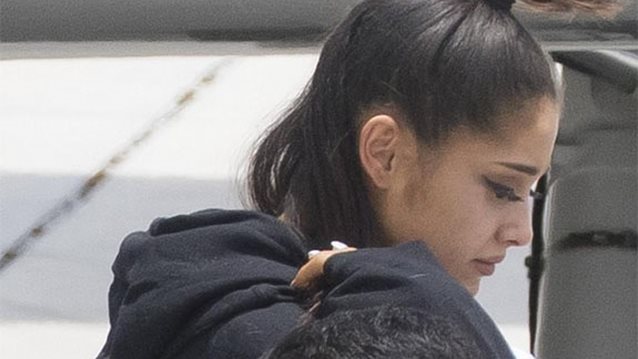 Ariana Grande: Οι πρώτες φωτογραφίες της αμέσως μετά το μακελειό στο Μάντσεστερ