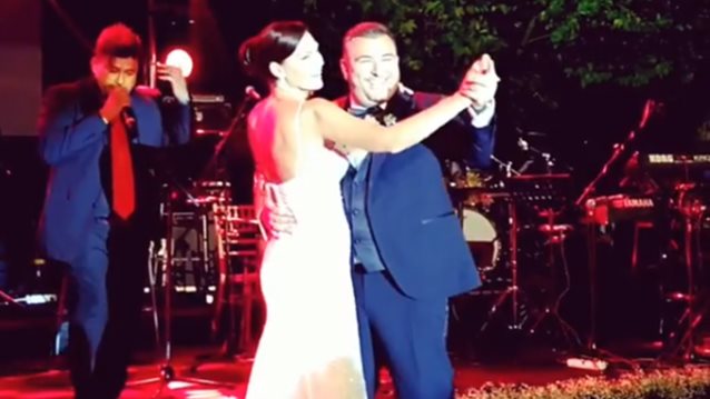 Υβόννη Μπόσνιακ – Αντώνης Ρέμος: Ο χορός του ζευγαριού ήταν πιο ρομαντικός από όσο φαντάζεσαι
