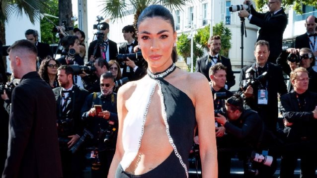 Ήβη Αδάμου | Το gingham φόρεμά της είναι η τέλεια επιλογή για τον Σεπτέμβριο