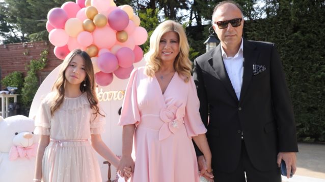 Η Ζήνα Κουτσελίνη έγινε νονά! Οι εντυπωσιακές φωτογραφίες από τη βάφτιση