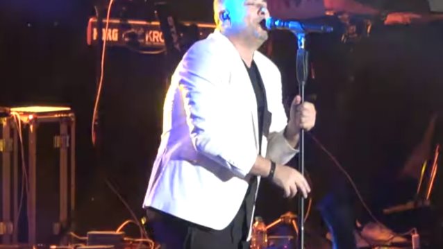 Αντώνης Ρέμος: Οι πρώτες εικόνες από τη «χρυσή» συναυλία στο Nammos