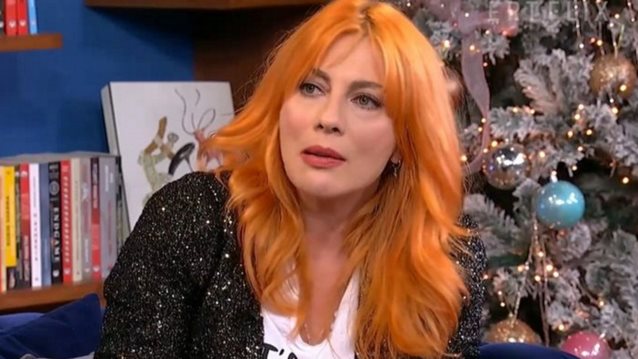 Σμαράγδα Καρύδη: &quot;Υπήρχε ένα εσωτερικό φρένο μέσα μου - Φοβάσαι ότι θα είσαι λίγος και μη επαρκής&quot;