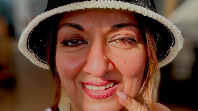 Σοφία Μουτίδου: "Πανέμορφη αλλά απλησίαστη η Σαντορίνη - Εκεί σώσαμε κάπως και το budget μας και το στομάχι μας"