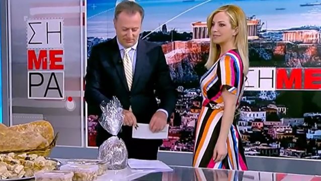 Ο Άκης Πετρετζίκης έστειλε ... γράμμα στον Δημήτρη Οικονόμου