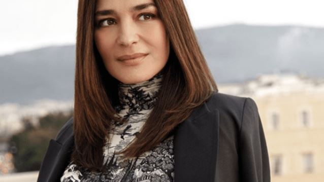 3 λόγοι που η Μαρία Ναυπλιώτου δείχνει (πολύ) νεότερη από την ηλικία της