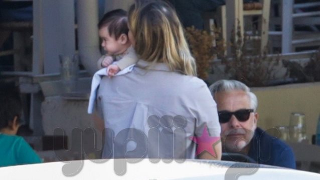 Ανίτα Μπραντ &amp; Χάρης Χριστόπουλος: Χαλαρές στιγμές με τον γιο τους! Όλα τα στιγμιότυπα